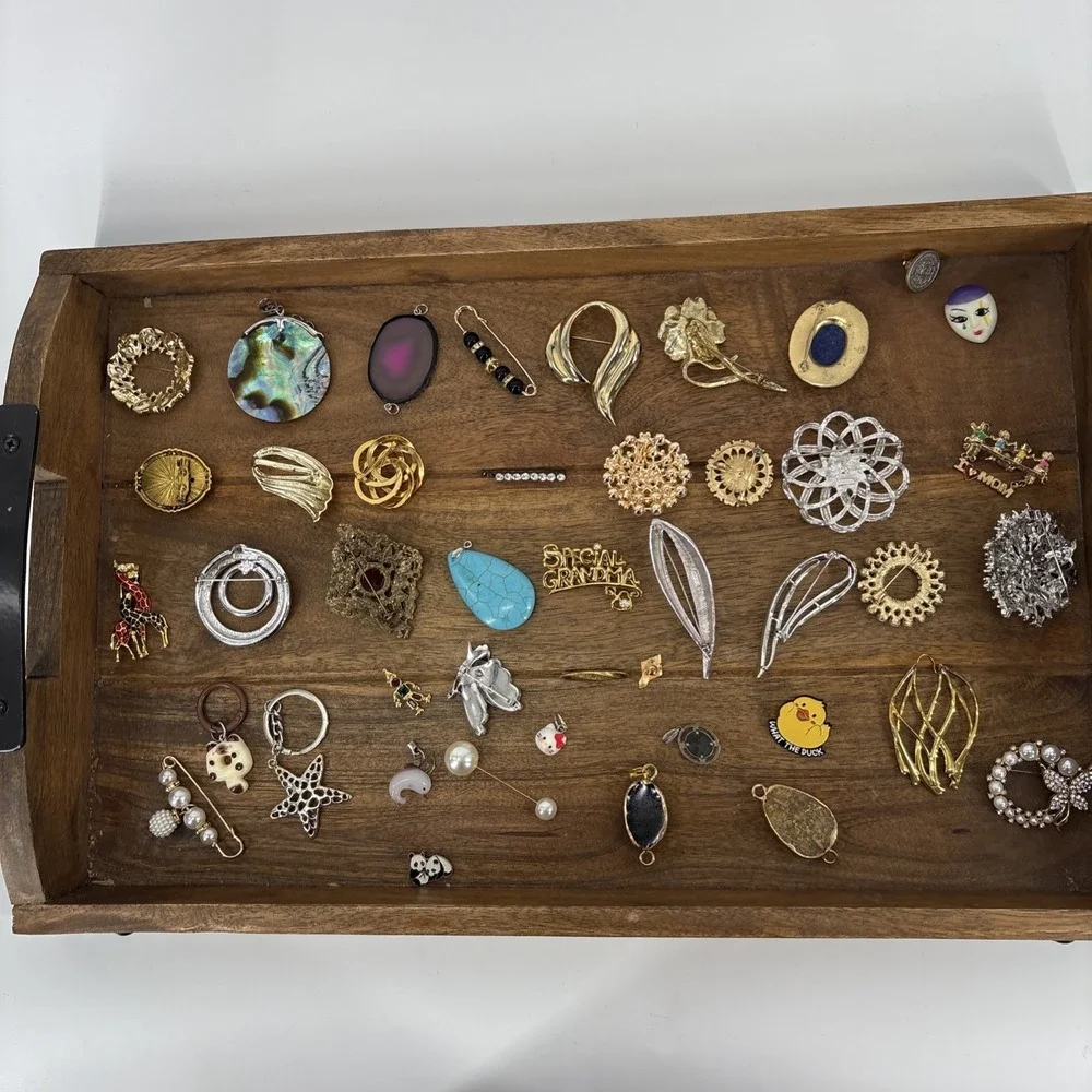 Mixed Lot Costume Jewelry Pins Bars Brooches Pendants Some Signed Vtg to Now 43